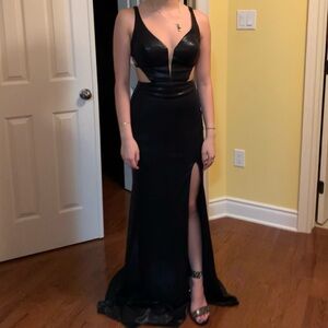 Ellie Wilde Elegant Black Sleeveless Dress